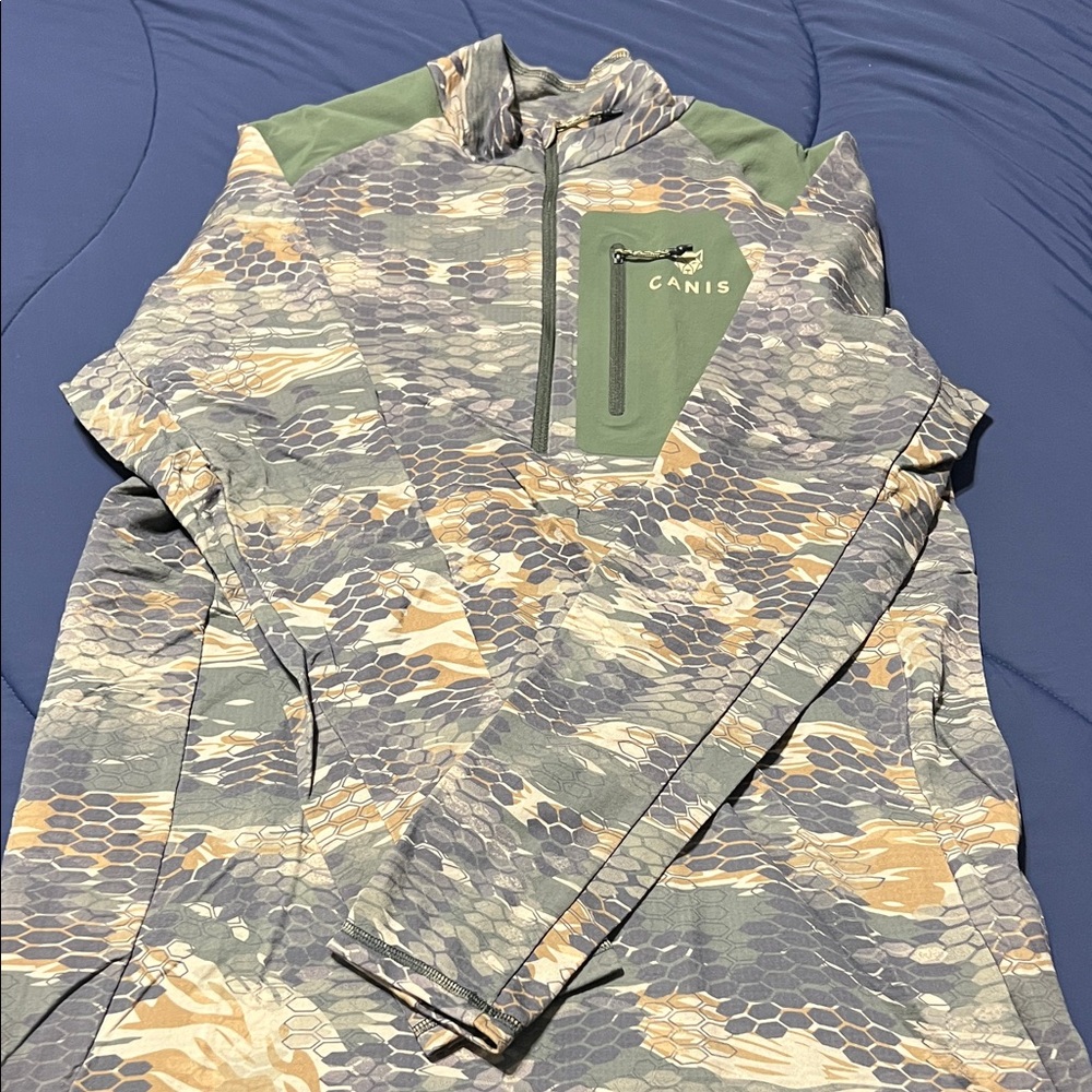 Tahr Merino half zip long sleeve shirt. Worn once. Size large.